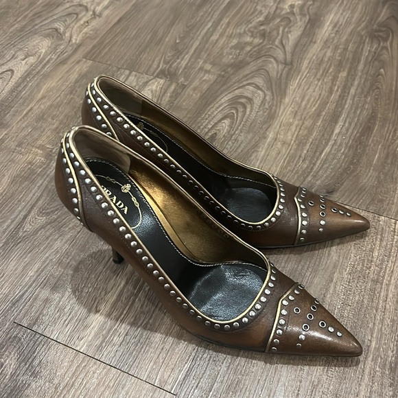 ❤️❤️ Beautiful, New Vintage Prada Heels ❤️❤️ - Picture 4 of 5